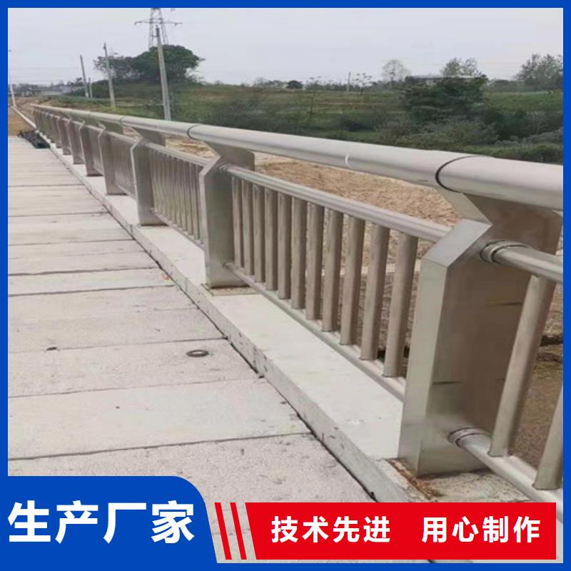 道路桥梁防撞护栏镀锌波形护栏选择大厂家省事省心