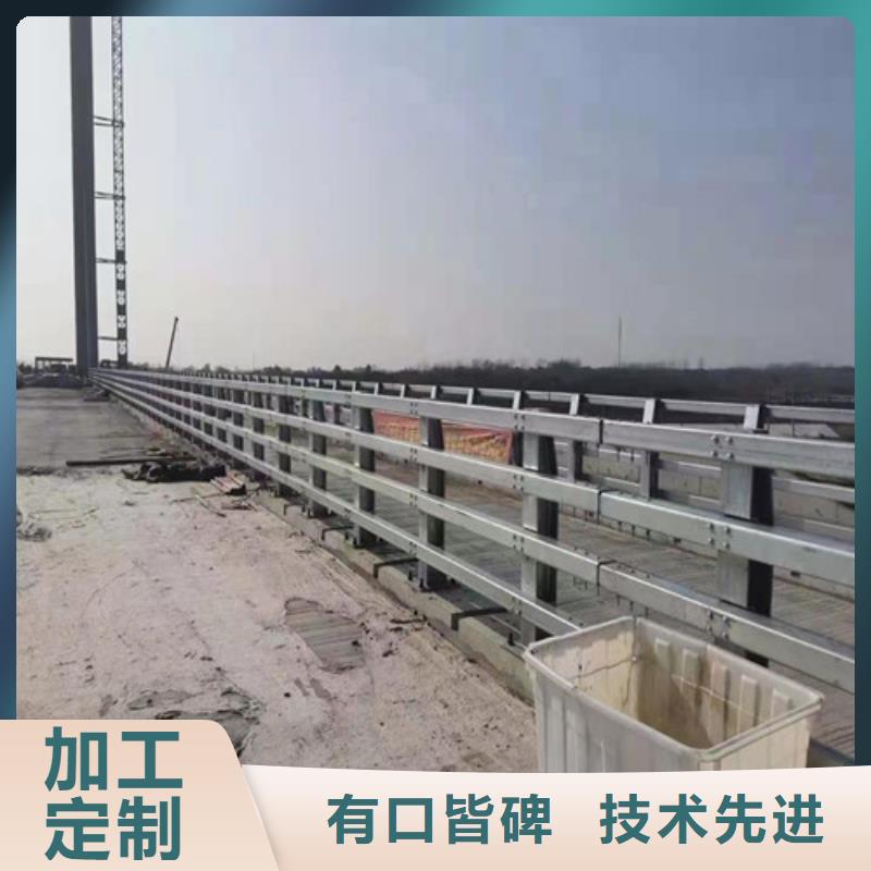道路桥梁防撞护栏镀锌波形护栏选择大厂家省事省心