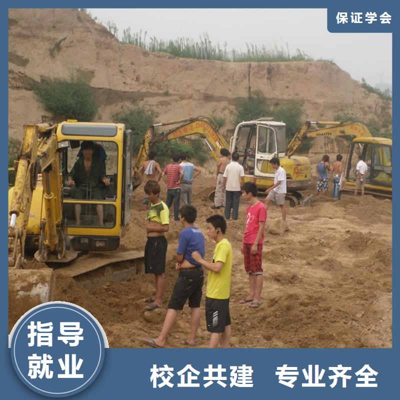 选保定虎振学钩机教学质量有保障