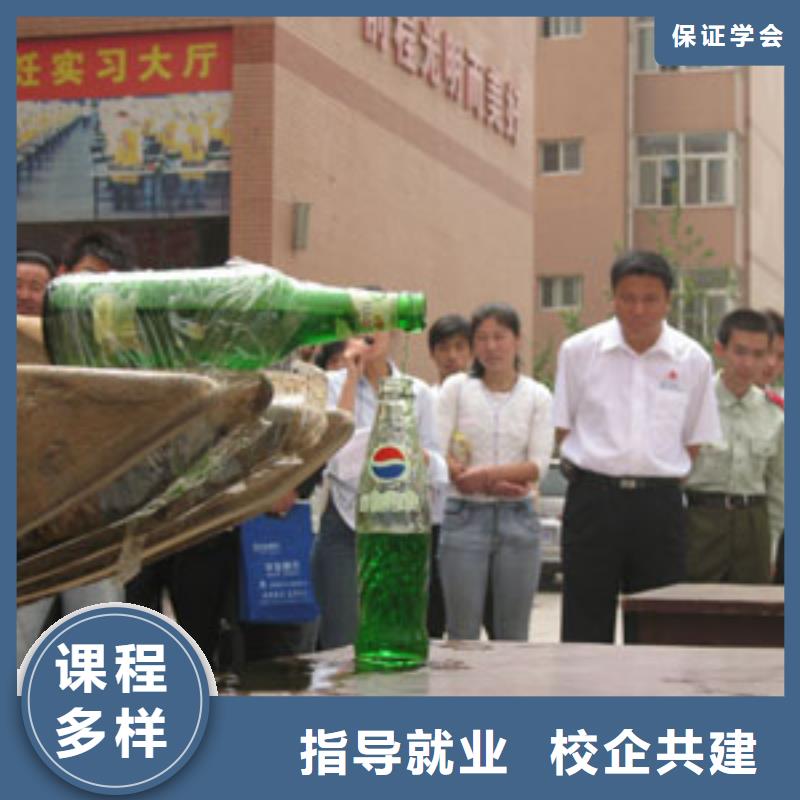 【挖掘机操作-虎振烹饪学校招生电话学真技术】
