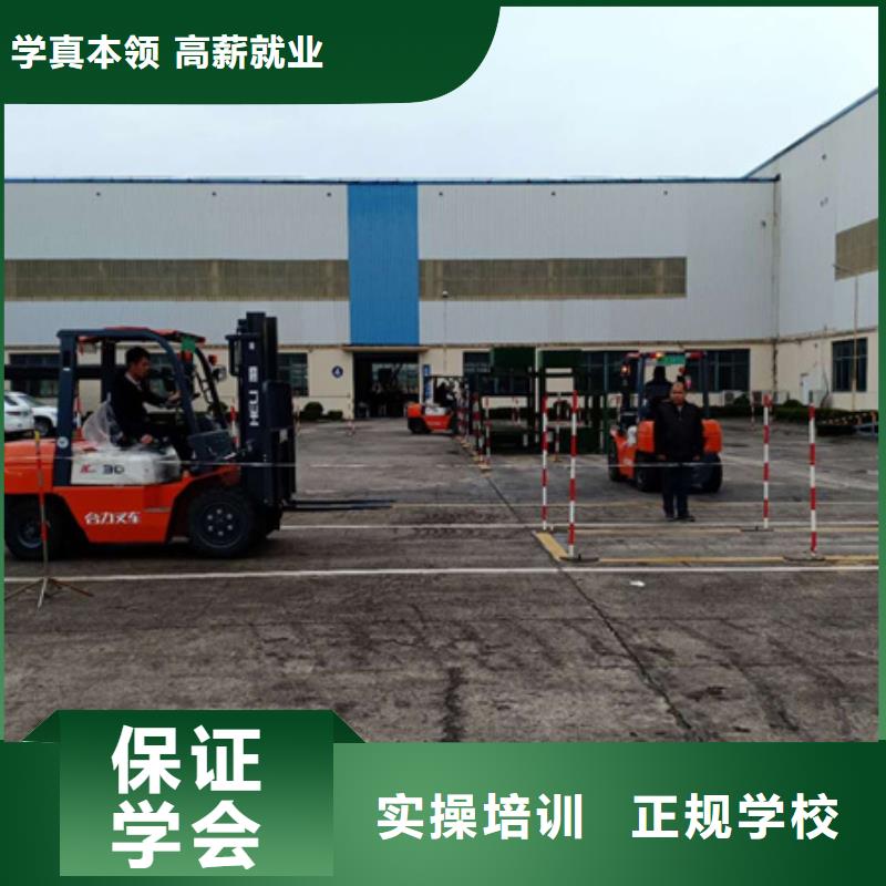 竞秀教学的挖土机技校学挖掘机挖沟机学费多少