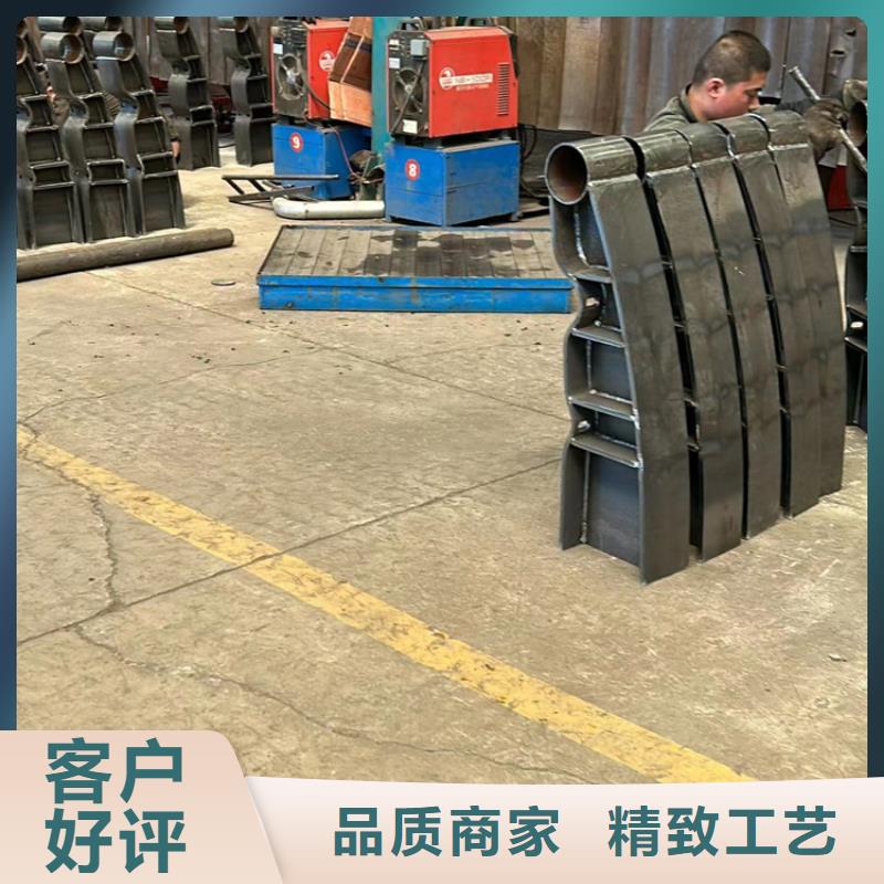 不锈钢碳素钢复合管护栏防撞护栏厂应用范围广泛