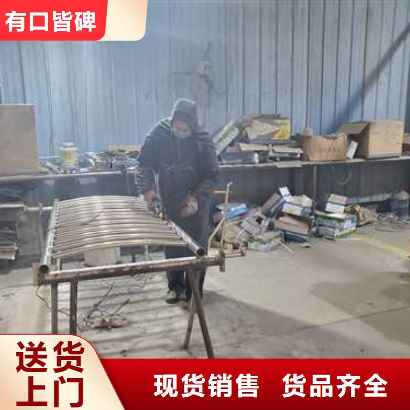 不锈钢碳素钢复合管护栏-灯光护栏厂把实惠留给您