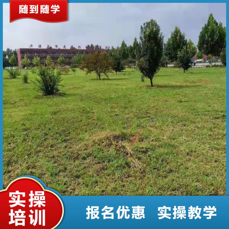挖掘机培训学校理发培训就业不担心