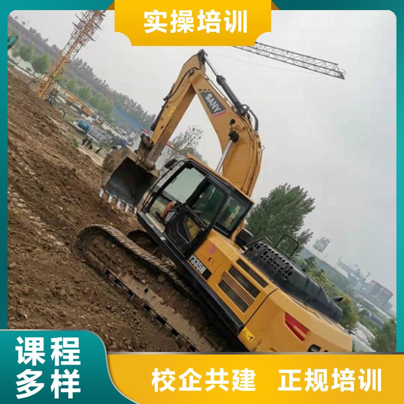 钩机培训学校-哪里能学挖掘机校企共建