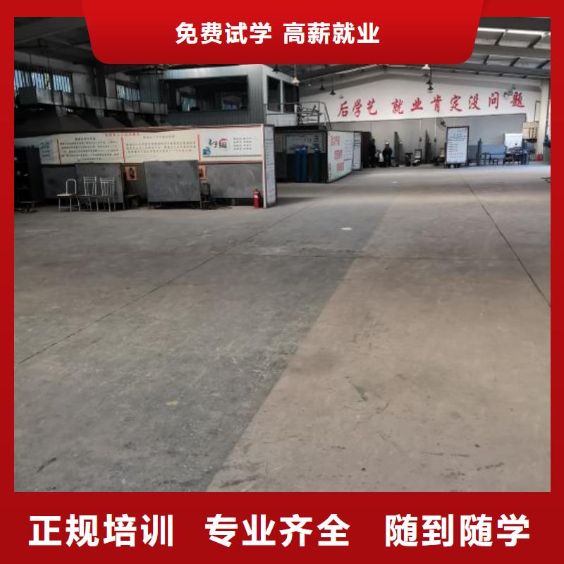 焊接学校【虎振挖掘机学校】高薪就业