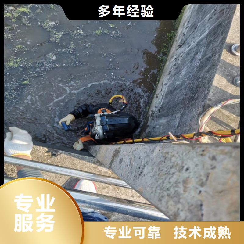 潜水员打捞队从事各种潜水打捞工作