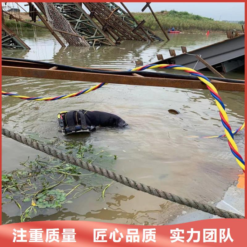 打捞队专业潜水员水下打捞救援队伍